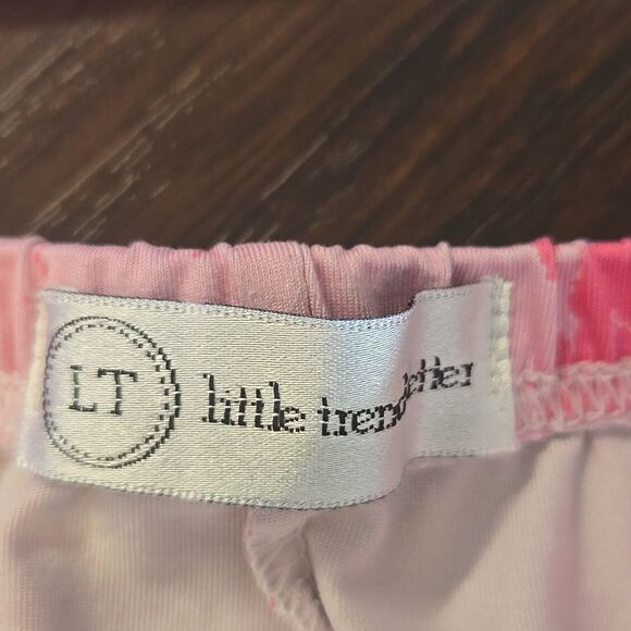 Little girl is pajamas, great condition size four - Picture 5 of 6